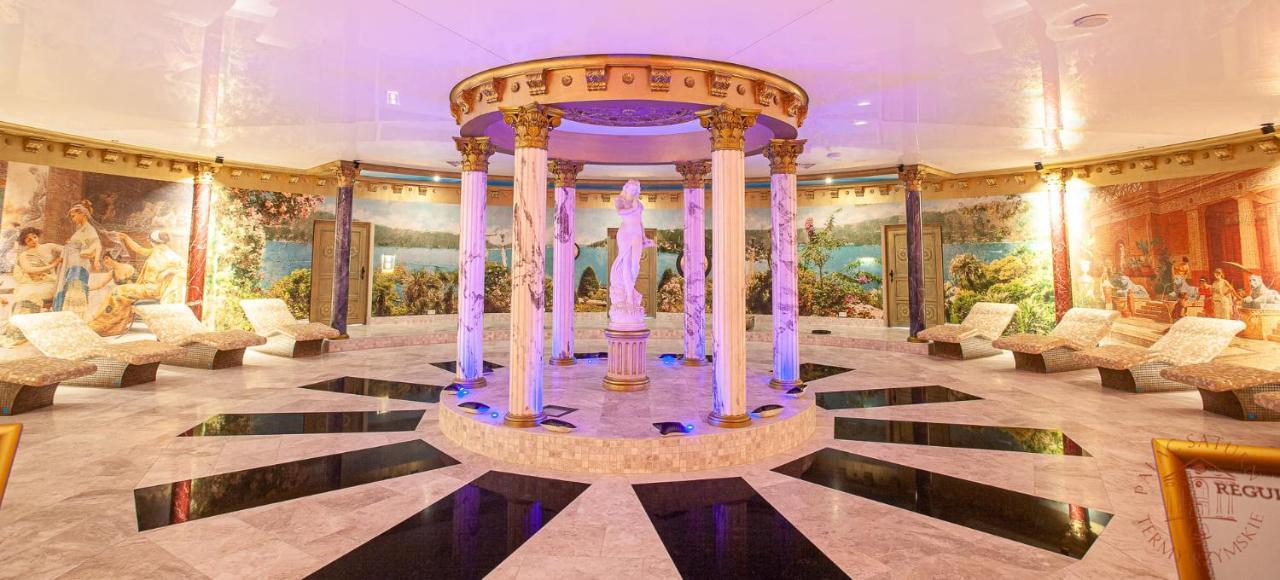 Palac Saturna Челадз Екстериор снимка