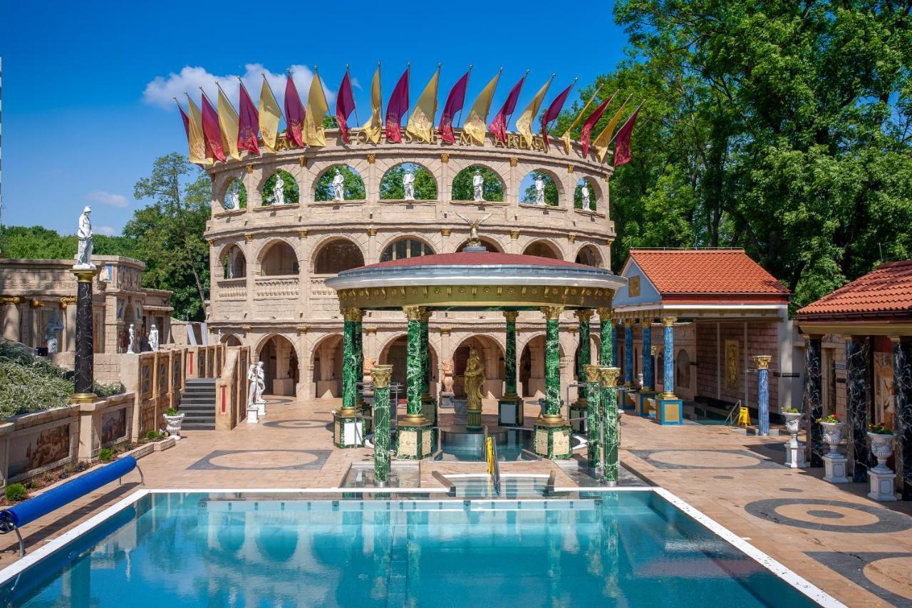 Palac Saturna Челадз Екстериор снимка