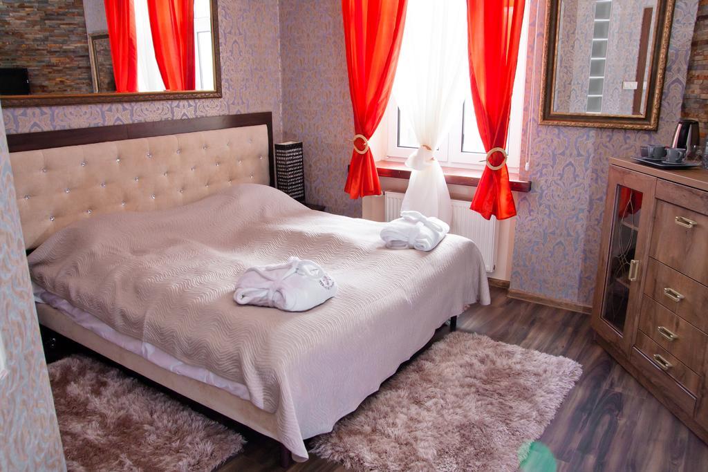 Palac Saturna Челадз Екстериор снимка