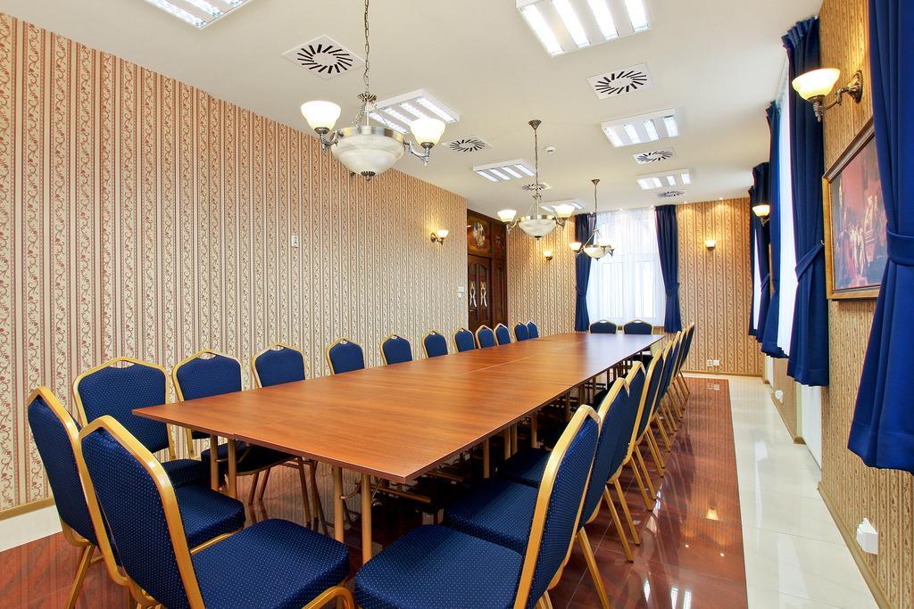 Palac Saturna Челадз Екстериор снимка